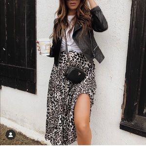 NWOT Vici Do+Be Dash Pleated Leopard Midi Skirt Medium